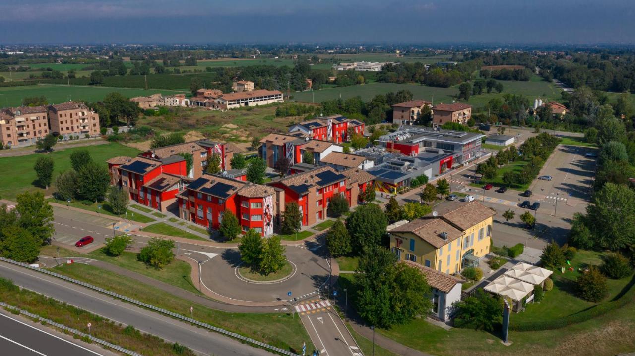 Hotel Village 4*